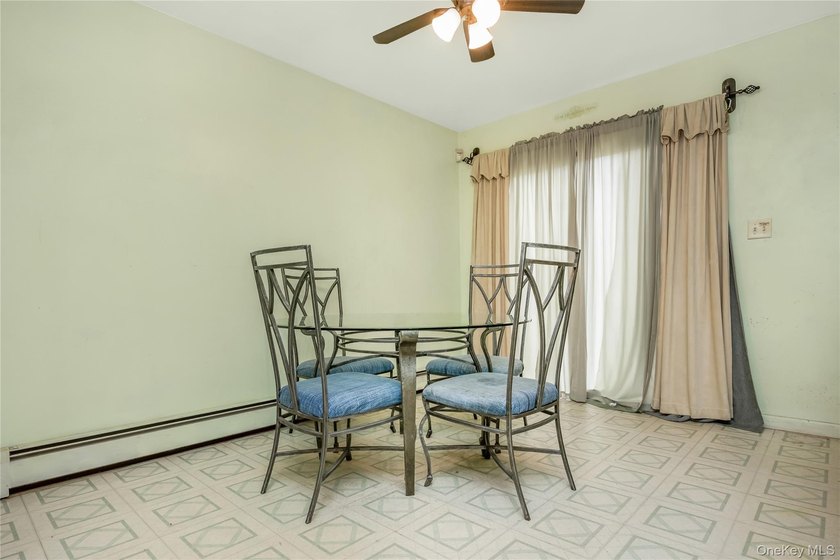 4-bedroom home with a flexible layout in Bay Shore and a - photo 13