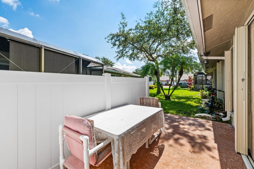 Move right into this beautifully maintained, fully furnished - photo 19