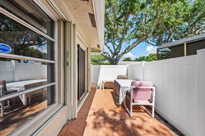 Move right into this beautifully maintained, fully furnished - photo 20