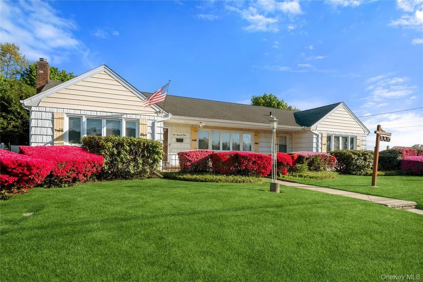 WELCOME TO YOUR NEXT HOME! SOLID BUILT 1957 HARDWOOD FLOORS - photo 4