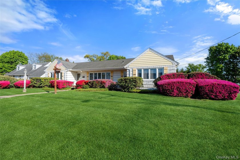 WELCOME TO YOUR NEXT HOME! SOLID BUILT 1957 HARDWOOD FLOORS - photo 6