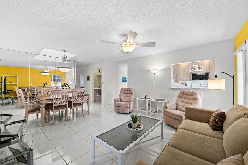 Move right into this beautifully maintained, fully furnished - photo 28