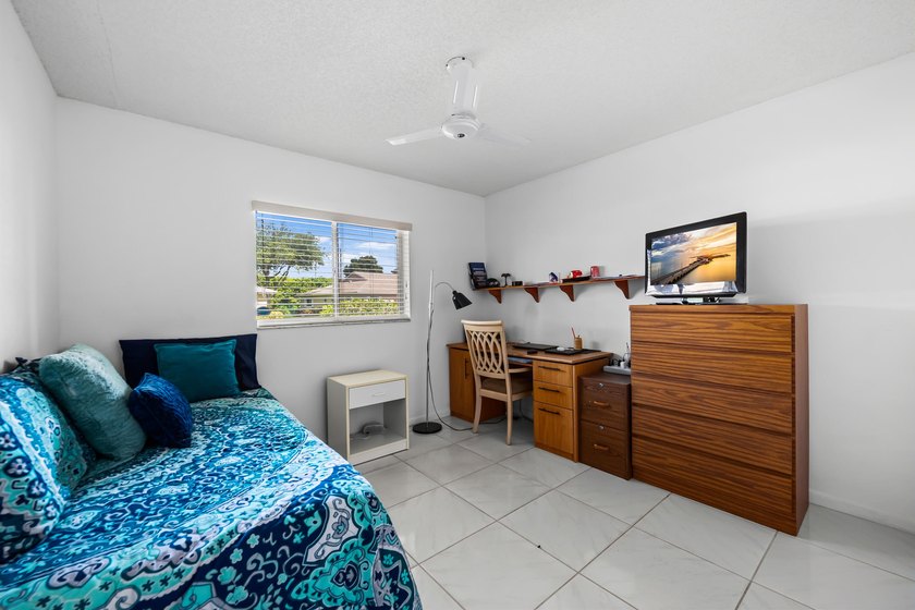 Move right into this beautifully maintained, fully furnished - photo 34