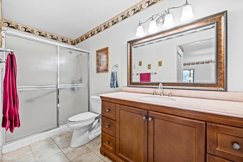 Move right into this beautifully maintained, fully furnished - photo 36