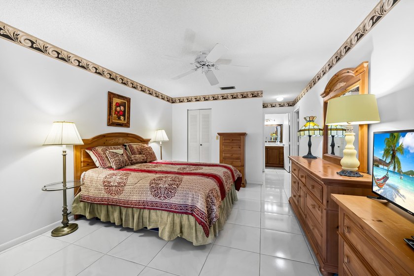 Move right into this beautifully maintained, fully furnished - photo 39