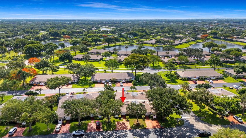 Move right into this beautifully maintained, fully furnished - photo 43