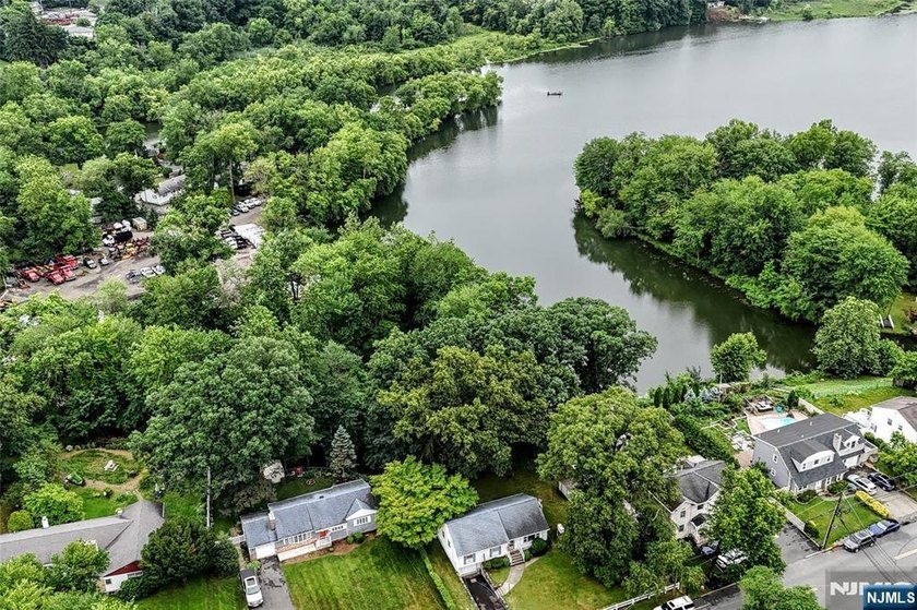 Opportunity awaits in this 3-bedroom, 1.5-bath ranch offering - photo 6