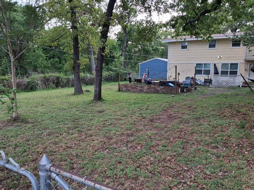 This well keep home is ready for it new owner. This two story - photo 2