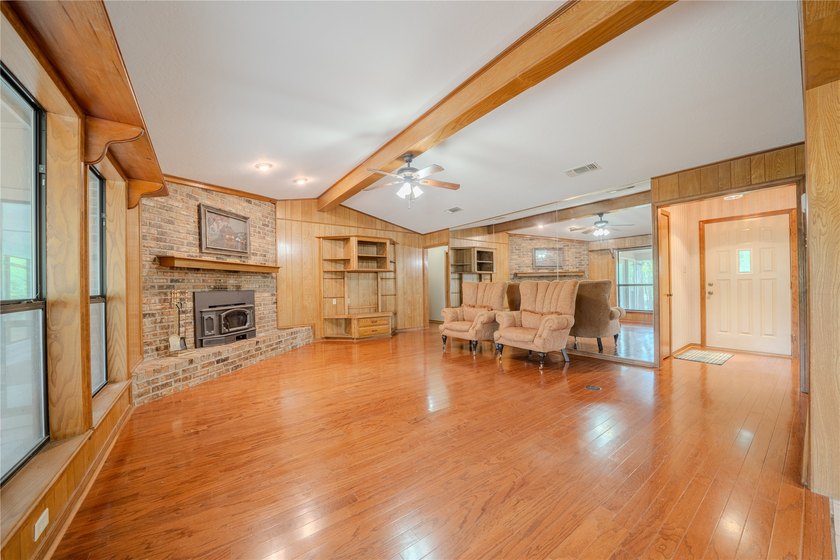 Turn-key lake house with a huge 1.25 Acre lot! Take a look at - photo 12