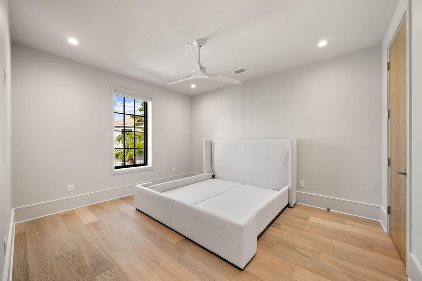 Grand and Elegant, brand new Custom 4br/4.5ba home in one of the - photo 17
