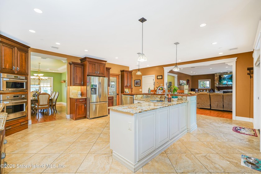 4 BEDROOMS! 4 BATHROOMS! WESTERLEIGH! Discover unparalleled - photo 17