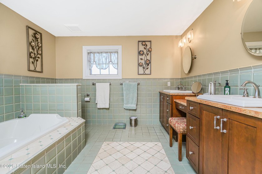 4 BEDROOMS! 4 BATHROOMS! WESTERLEIGH! Discover unparalleled - photo 30