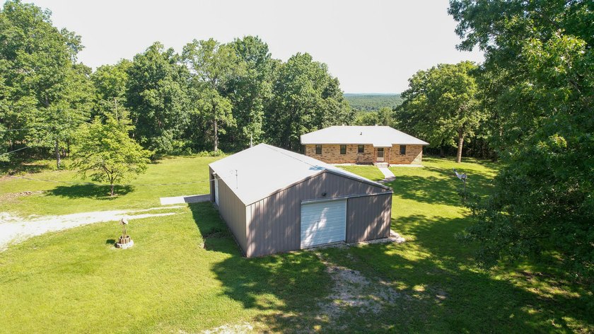 Located St. Clair county on 81 breathtaking acres and bordering - photo 4