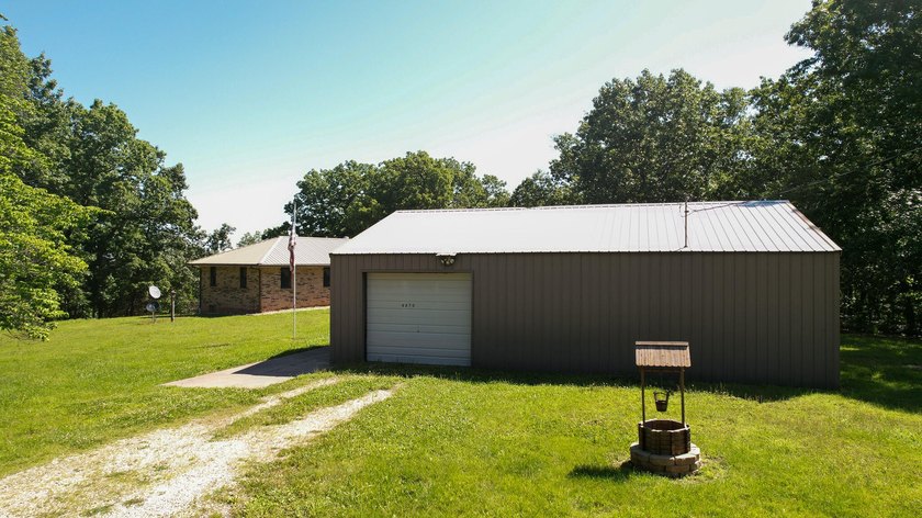 Located St. Clair county on 81 breathtaking acres and bordering - photo 5
