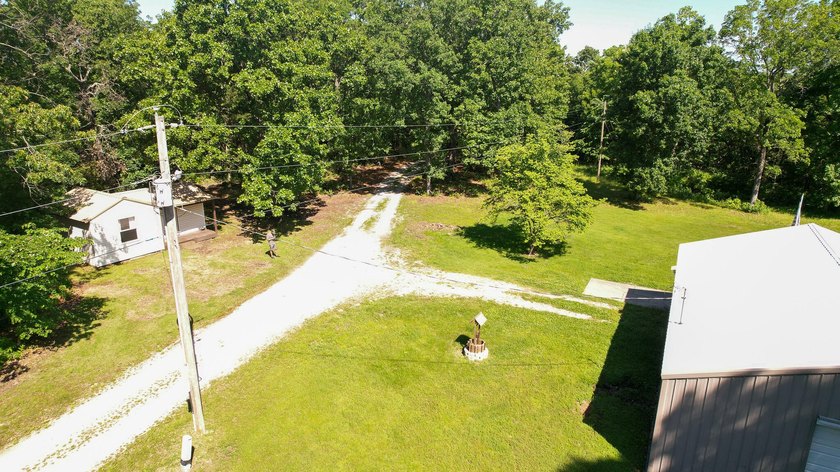 Located St. Clair county on 81 breathtaking acres and bordering - photo 6