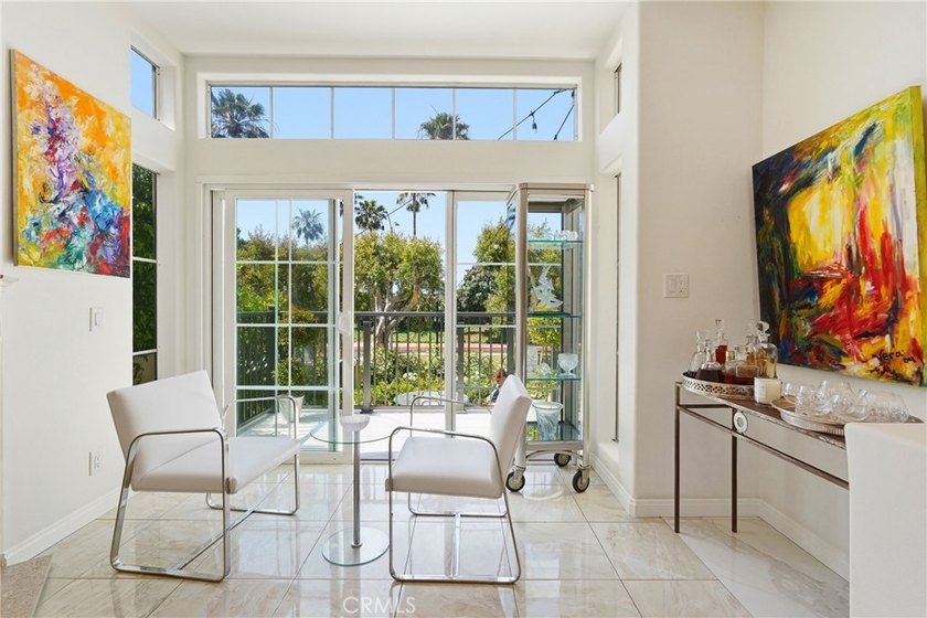 Coveted SeaCliff on the Greens Executive townhome. Light-filled - photo 8