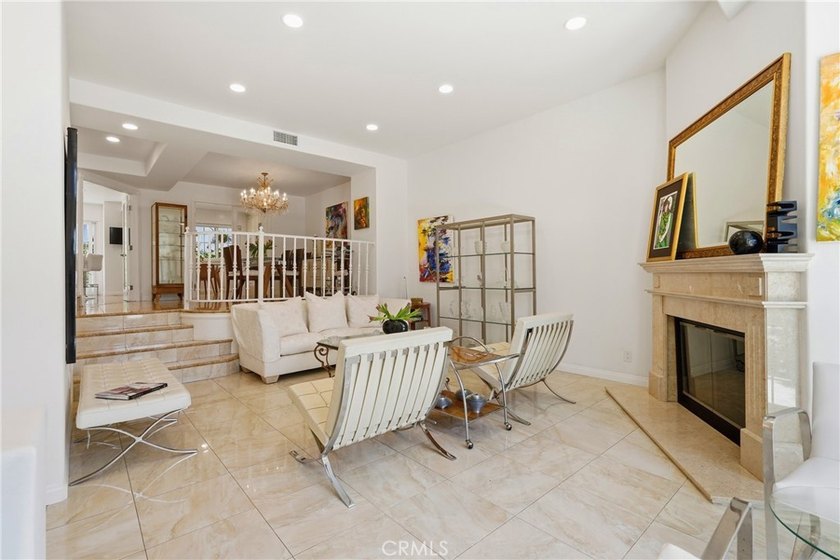 Coveted SeaCliff on the Greens Executive townhome. Light-filled - photo 9