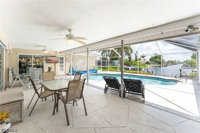 3 Bedrooms / 2 Baths * Roof (2020) * AC (2019) * HEATED POOL * - photo 3