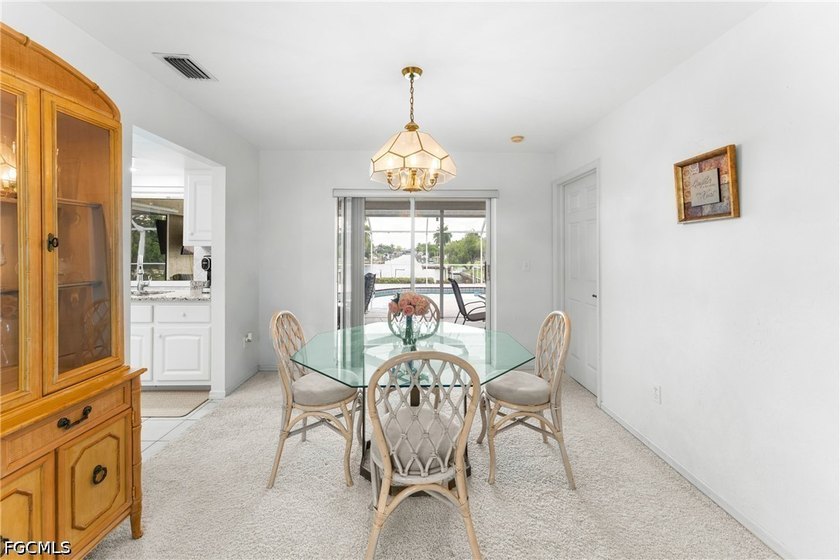 3 Bedrooms / 2 Baths * Roof (2020) * AC (2019) * HEATED POOL * - photo 7