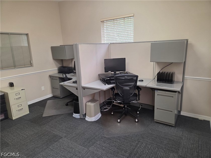A PRIME LOCATION FOR AN INVESOR TO CONSIDER. THE LOCATION IS - photo 2