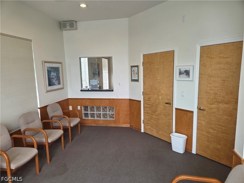 A PRIME LOCATION FOR AN INVESOR TO CONSIDER. THE LOCATION IS - photo 8