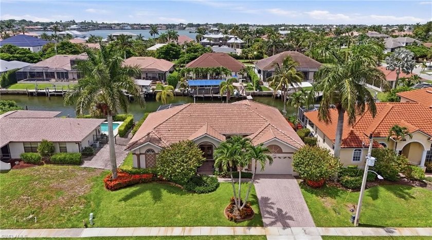 Enjoy coveted southern exposure and quick boating access to the - photo 2