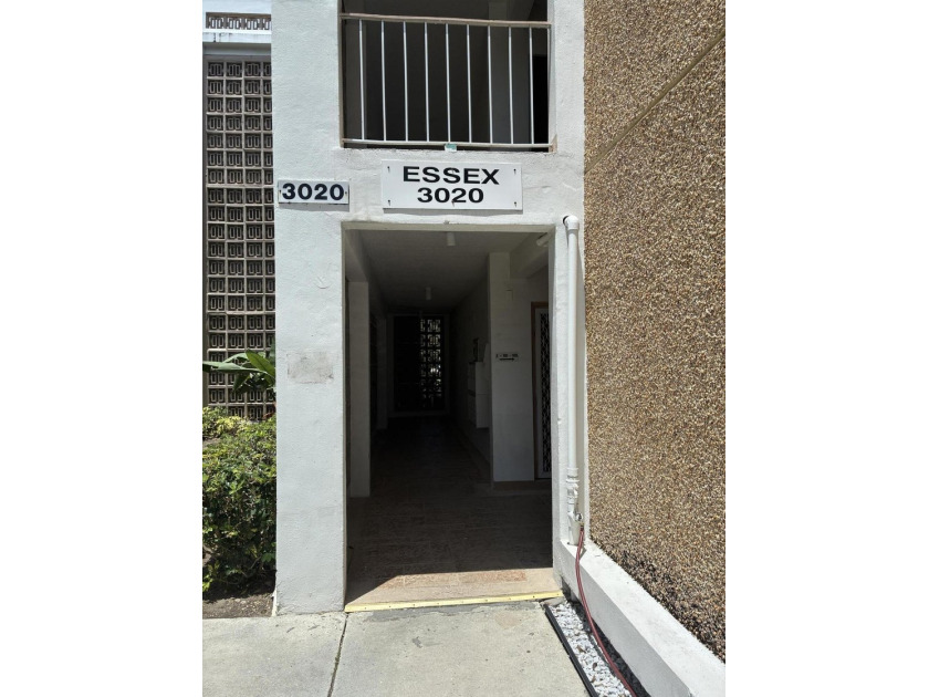 Ground floor 2 bedroom 1 bath condo. Gated complex minutes to - photo 2