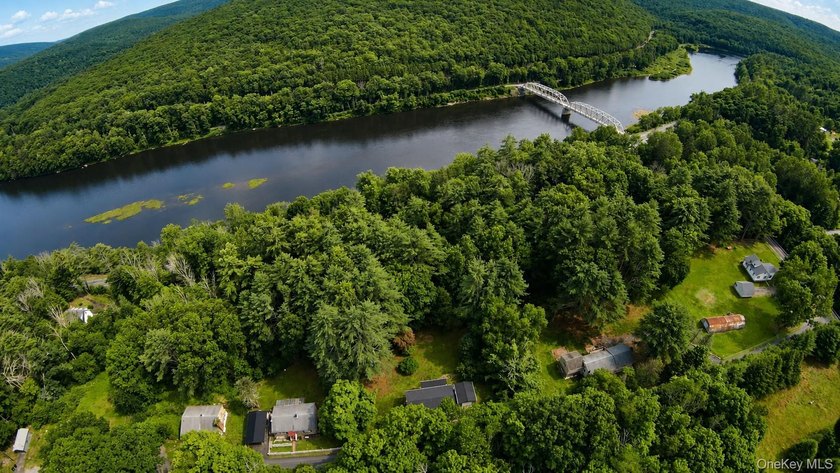 Welcome to your private Sullivan County sanctuary, tucked away - photo 6