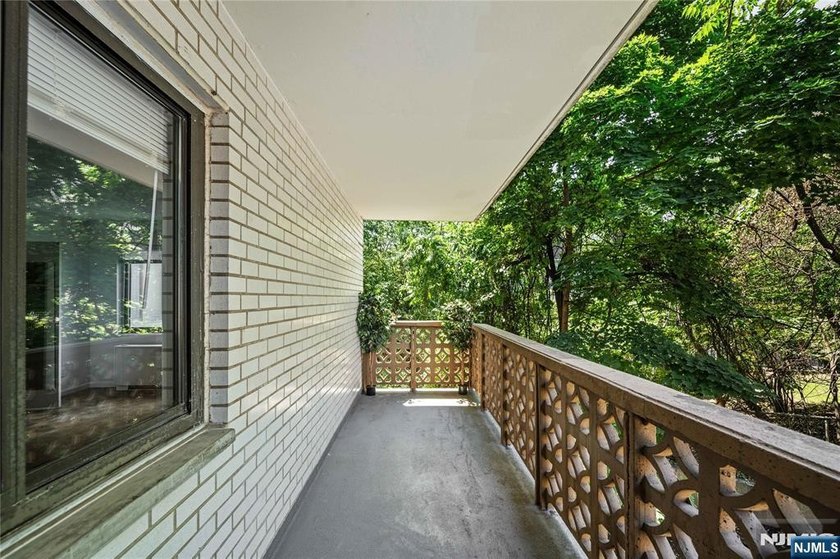 Welcome to Caribbean House, a boutique mid-rise complex on the - photo 10