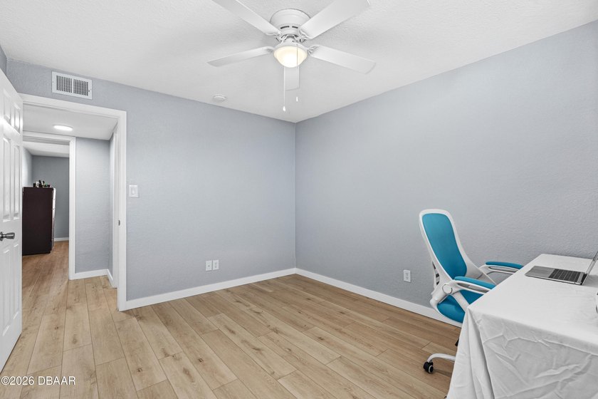 Experience effortless riverfront living at Riverside Condos in - photo 22