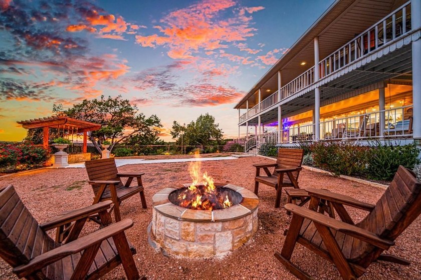 Turn-Key Texas Hill Country Hospitality Retreat! Blue Dove Inn &amp; - photo 2