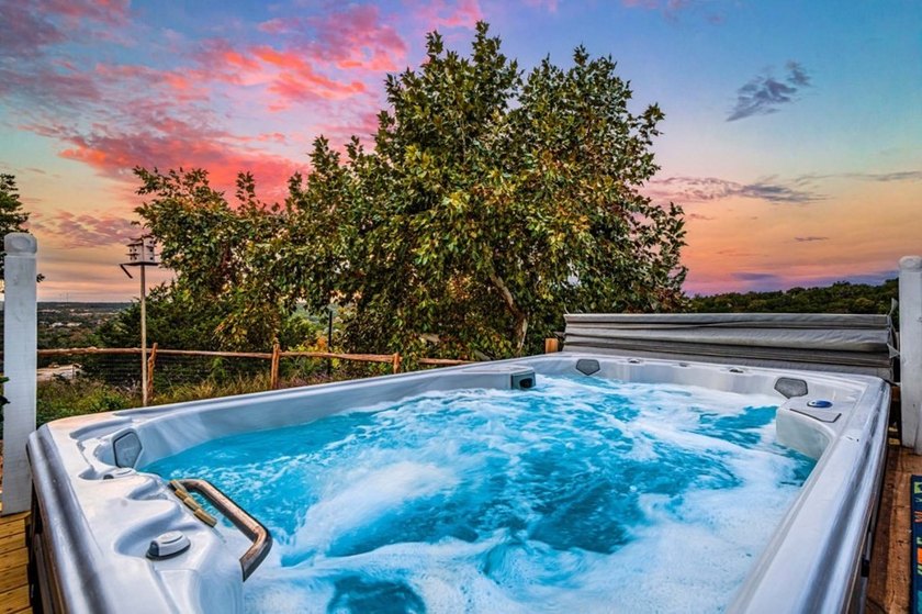 Turn-Key Texas Hill Country Hospitality Retreat! Blue Dove Inn &amp; - photo 9