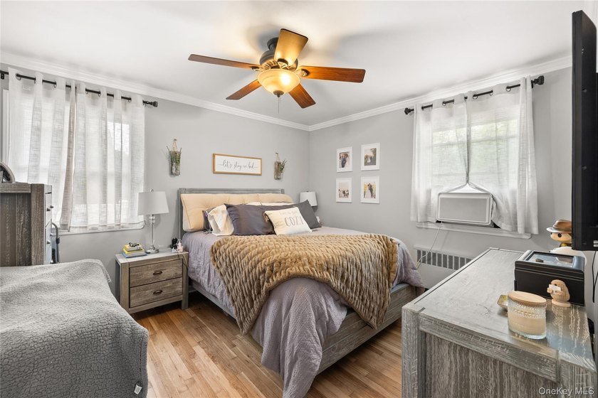 Beautifully maintained 3-bedroom, 1-bath ranch offering easy - photo 5