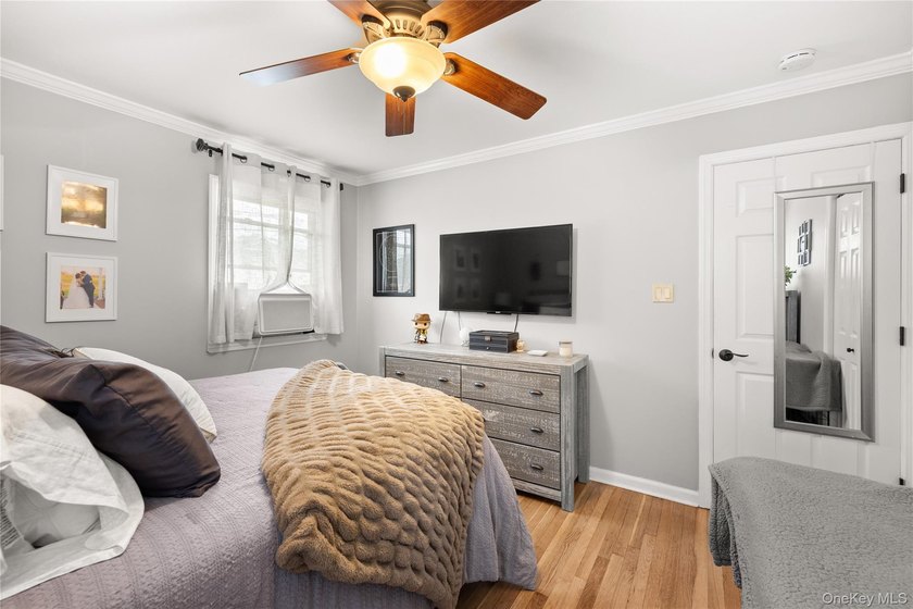 Beautifully maintained 3-bedroom, 1-bath ranch offering easy - photo 6