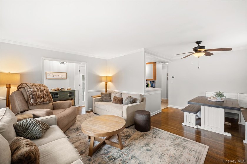 Beautifully maintained 3-bedroom, 1-bath ranch offering easy - photo 8