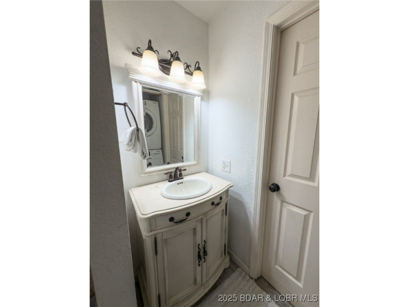 Welcome to Robinwood Condos-your gateway to lake living at its - photo 38