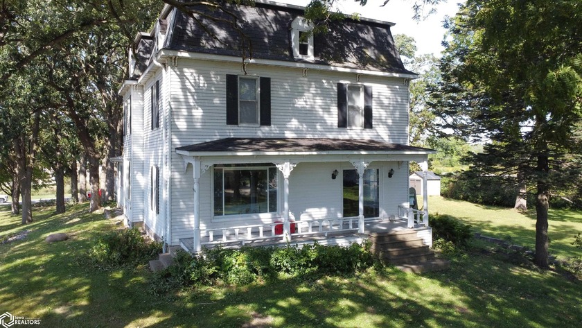 Here's a great opportunity to own this historic home with lots - photo 3