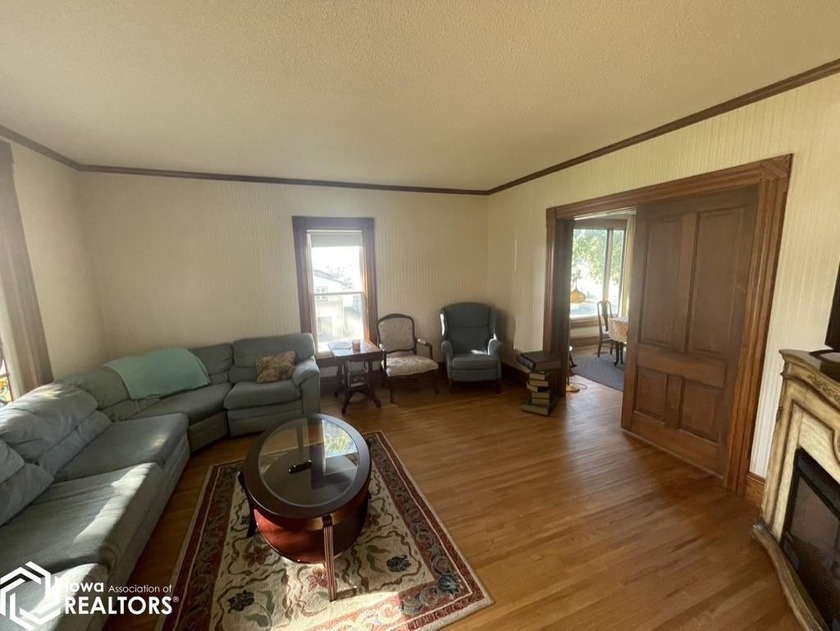 Here's a great opportunity to own this historic home with lots - photo 9