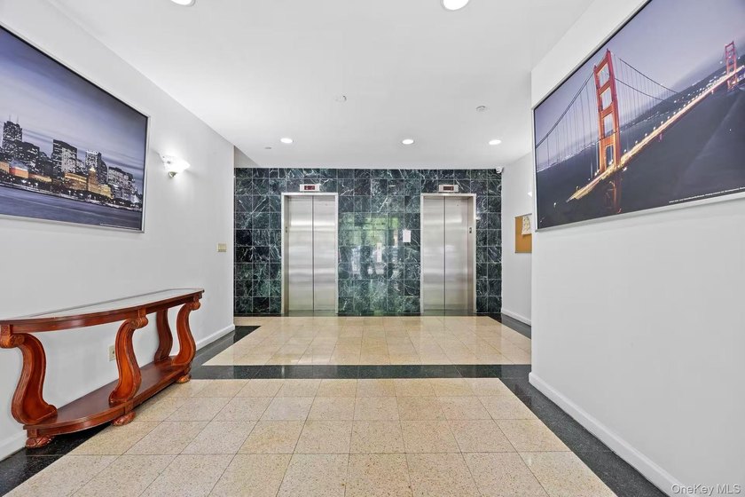 Spacious and beautiful 2 bed 2 bath condo with terrace - photo 2