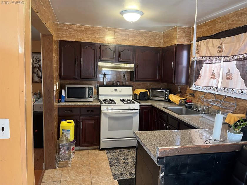 Excellent Investment Opportunity - Multi-Family Income - photo 3
