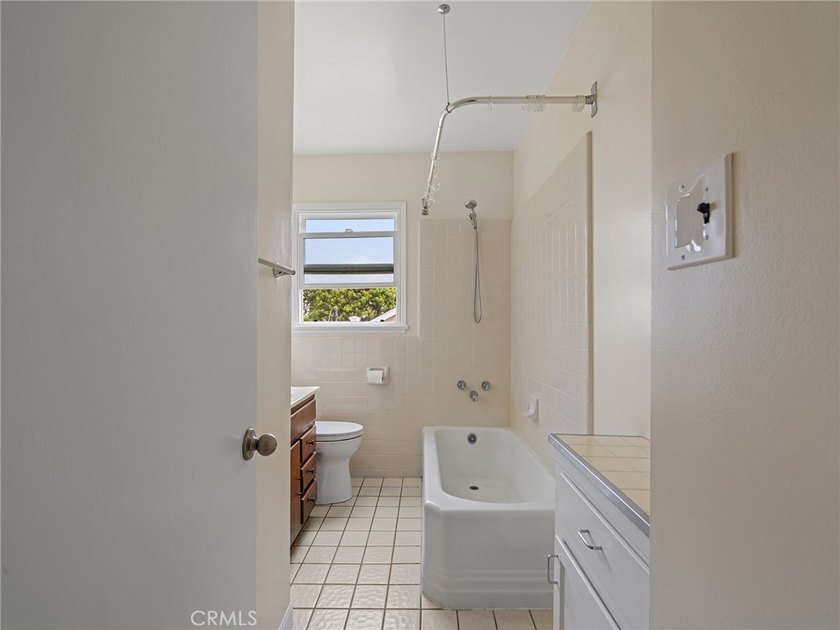 Great Southwood location on a very quiet cul-de-sac street west - photo 16
