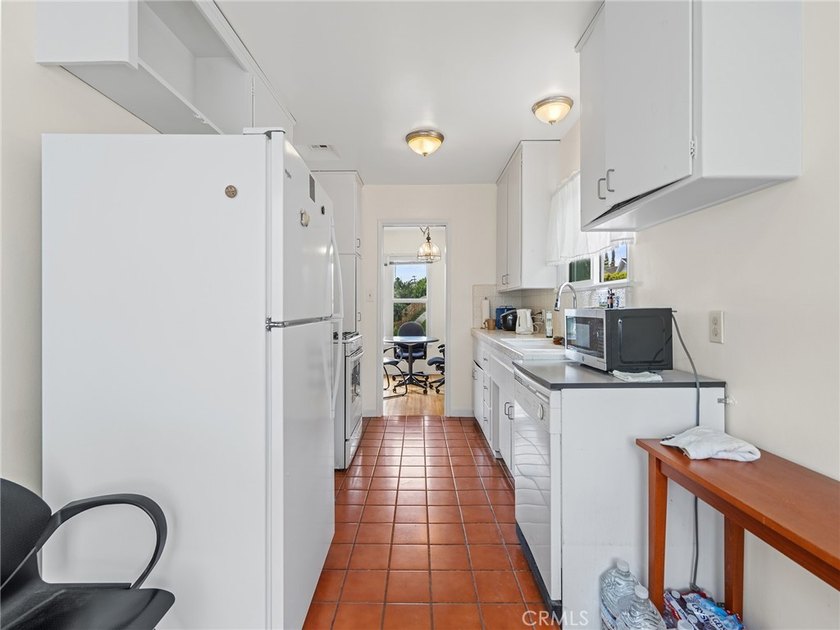 Great Southwood location on a very quiet cul-de-sac street west - photo 25
