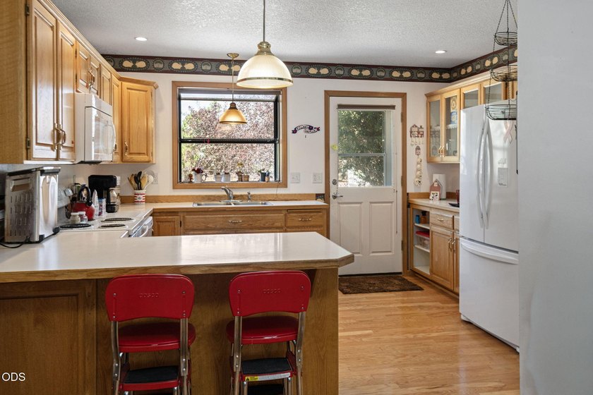 A prime, spacious 5 acre Powell Butte property is on the market! - photo 5
