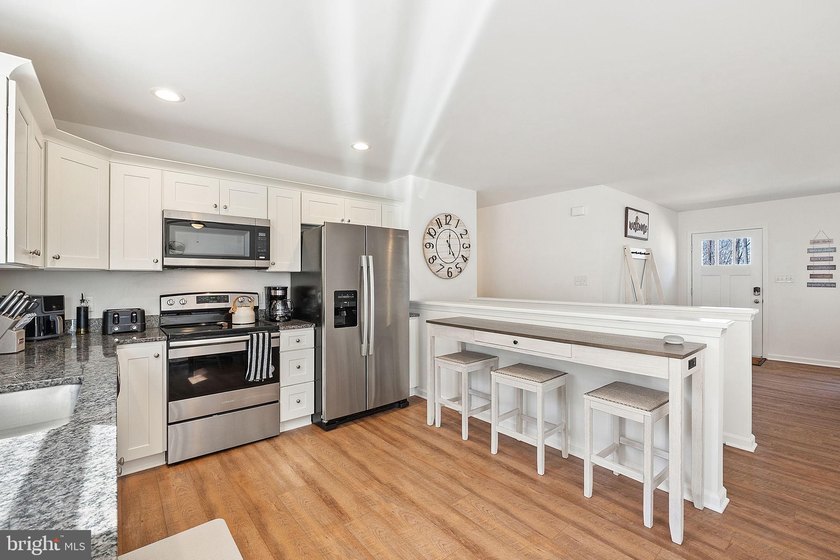 Welcome to 1442 Johnnycake Lane, Harpers Ferry, WV, where modern - photo 3