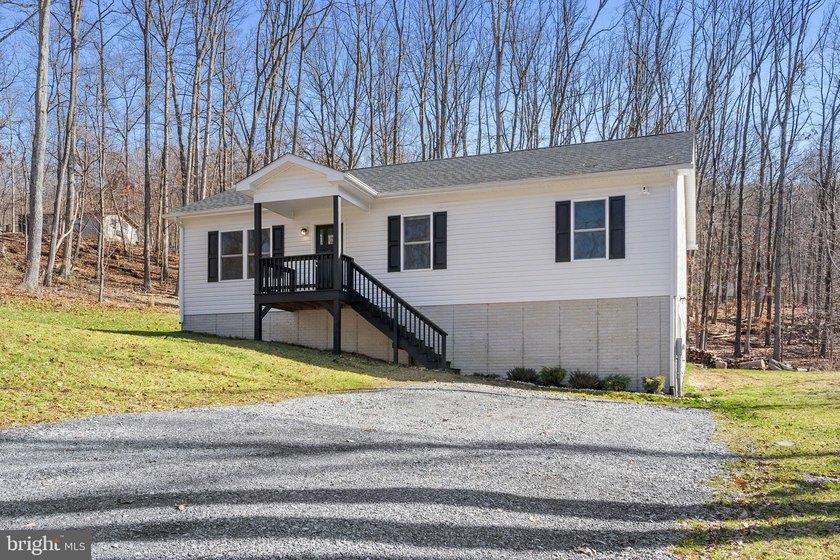 Welcome to 1442 Johnnycake Lane, Harpers Ferry, WV, where modern - photo 5