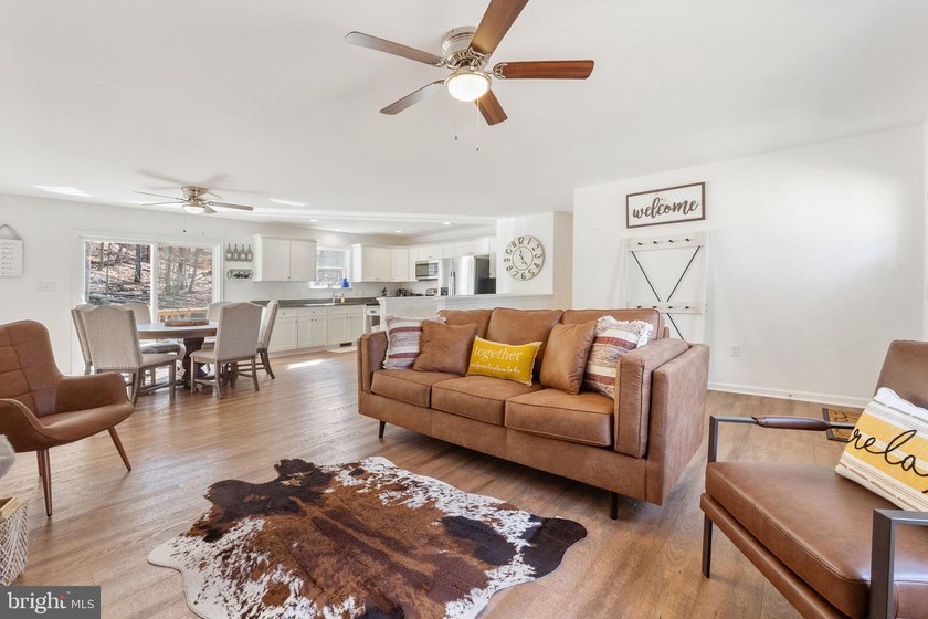 Welcome to 1442 Johnnycake Lane, Harpers Ferry, WV, where modern - photo 7