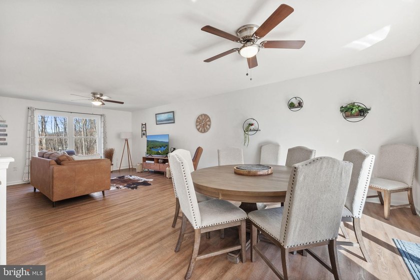 Welcome to 1442 Johnnycake Lane, Harpers Ferry, WV, where modern - photo 9