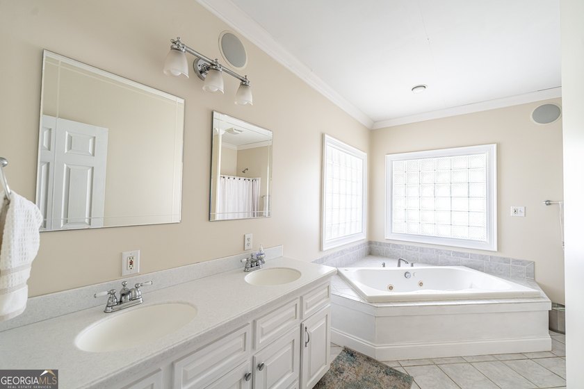 Welcome to your private retreat on over 4 beautiful acres! This - photo 26