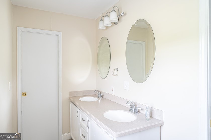 Welcome to your private retreat on over 4 beautiful acres! This - photo 38
