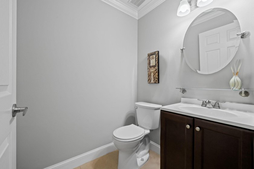 Don't miss this opportunity! Beautifully updated townhouse - photo 8
